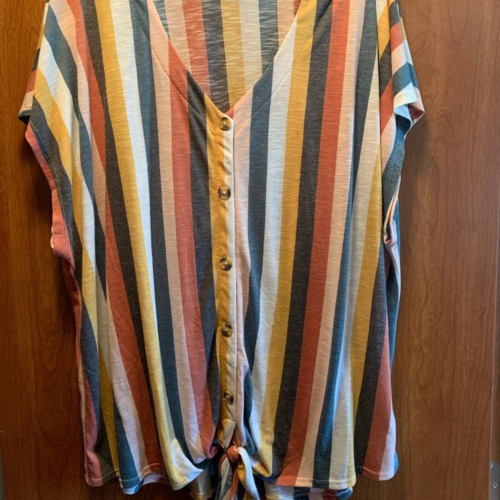 Stripped tie front top